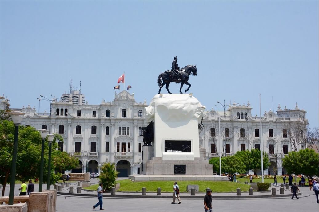 lima-destinos-plaza-sanmartin-comfort-peru-travel-brasil