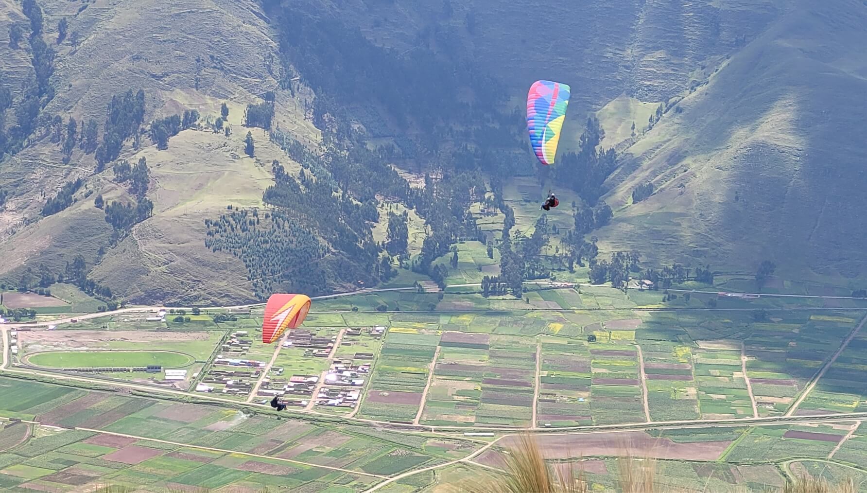 parapente-valle-sagrado-cusco-comfort-peru-travel-brasil