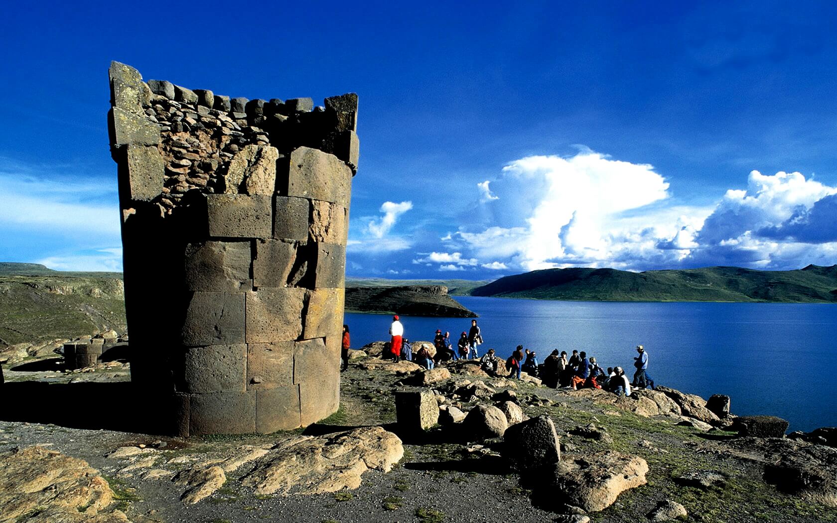 puno-sillustani-destino-comfort-peru-travel-brasil