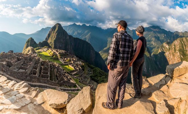 machu-picchu-pareja-comfort-peru-travel